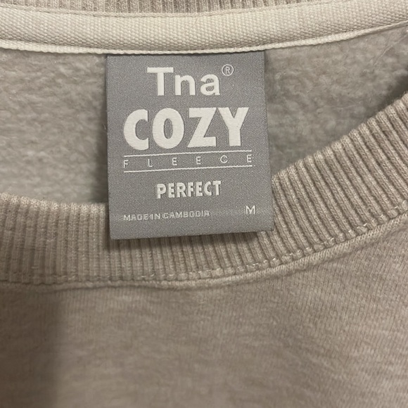 Heather oatmeal aritzia crewneck - Picture 2 of 2